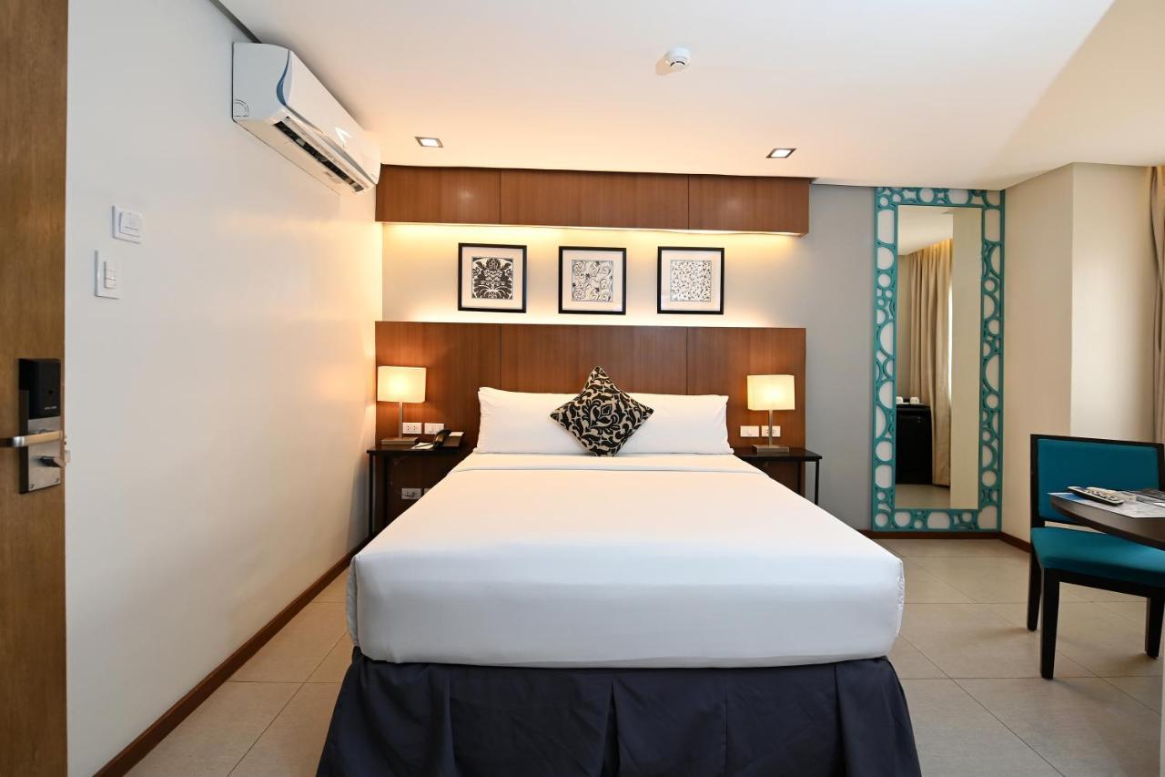 St Mark Hotel Cebu Buitenkant foto